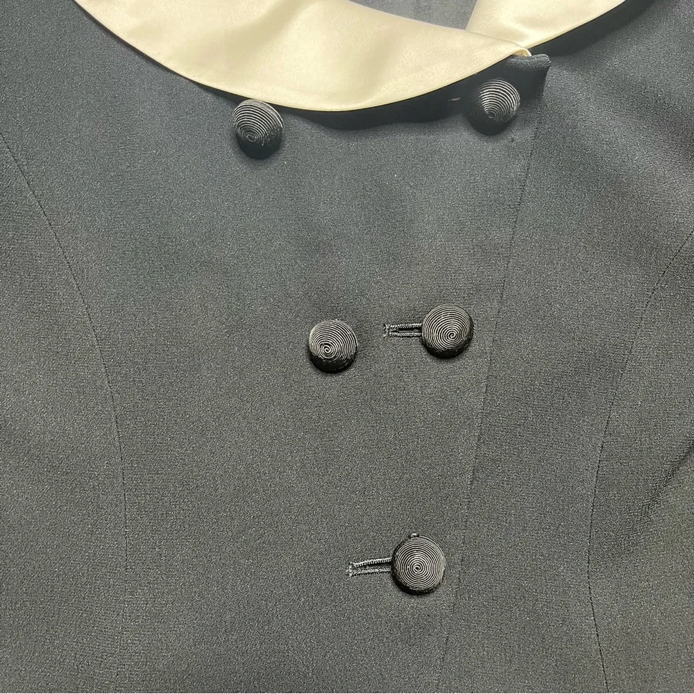 Womens Vintage Christian Dior Black Blazer w detachable White Cuffs and Collar.
